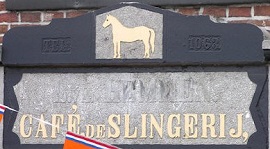 Gevelsteen van café De Slingerij